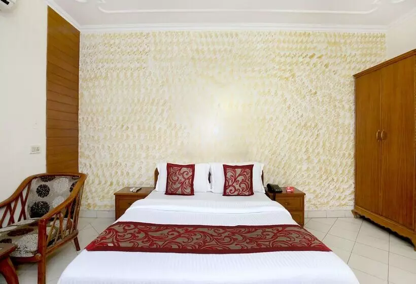 هتل Oyo Rooms Chandigarh Sector 7