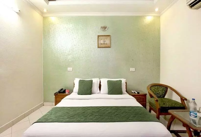هتل Oyo Rooms Chandigarh Sector 7