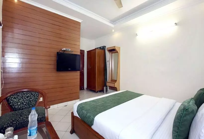 هتل Oyo Rooms Chandigarh Sector 7