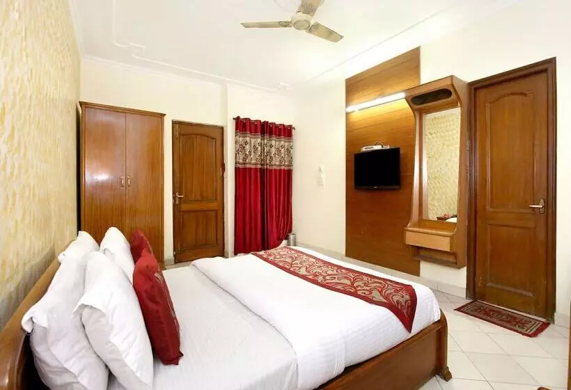 هتل Oyo Rooms Chandigarh Sector 7
