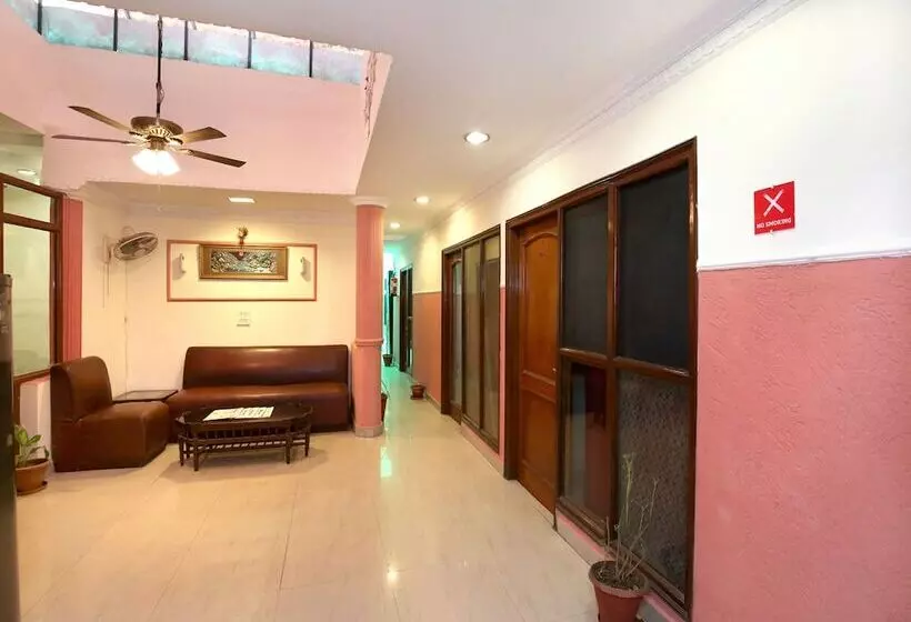 هتل Oyo Rooms Chandigarh Sector 7