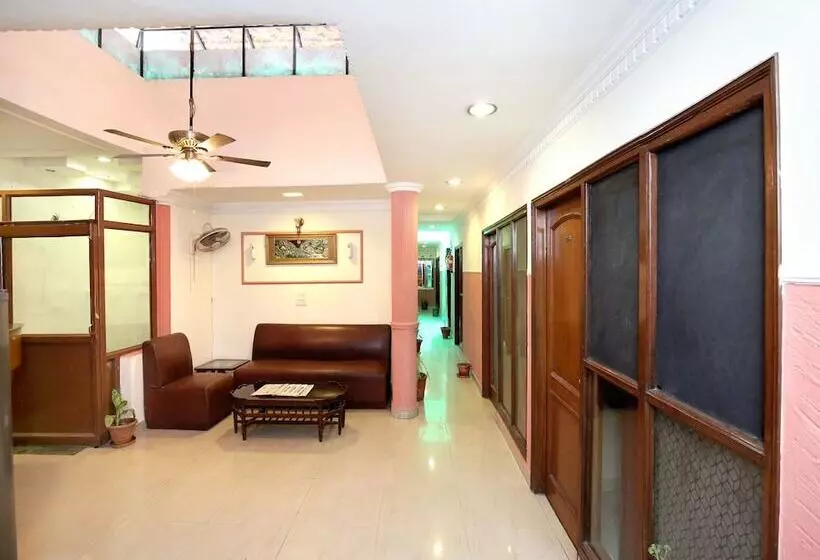 هتل Oyo Rooms Chandigarh Sector 7