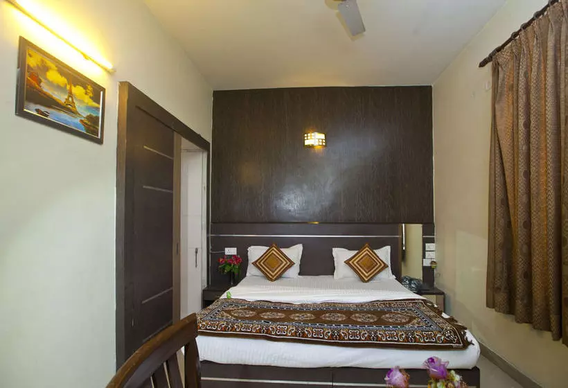 ホテル Oyo Rooms Noida Sector 71