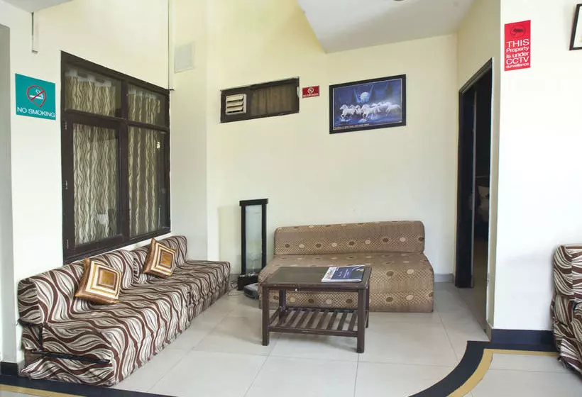 ホテル Oyo Rooms Noida Sector 71