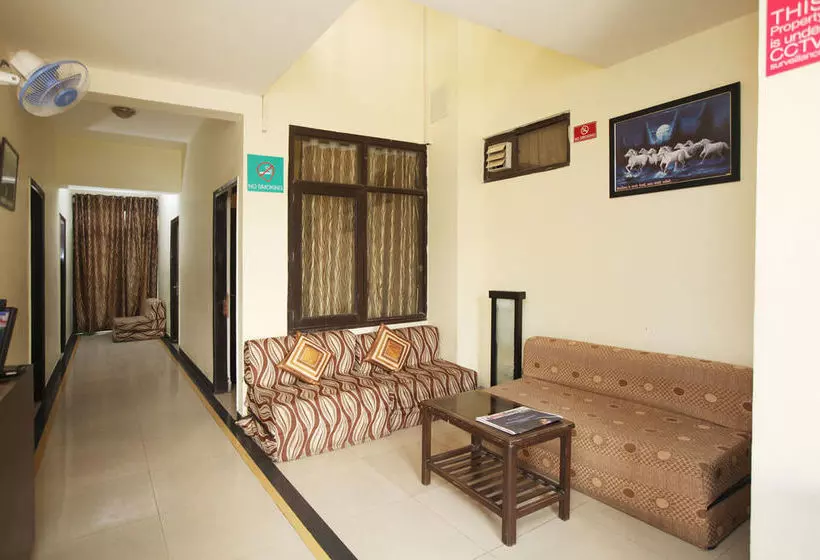 ホテル Oyo Rooms Noida Sector 71