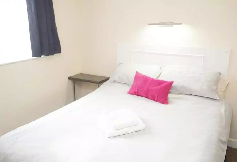 فندق The Rollason