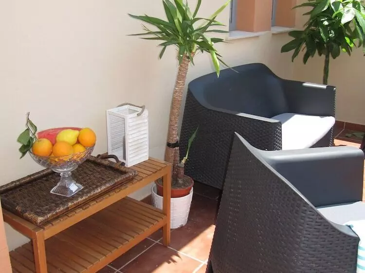 Life Apartments Alameda Colón