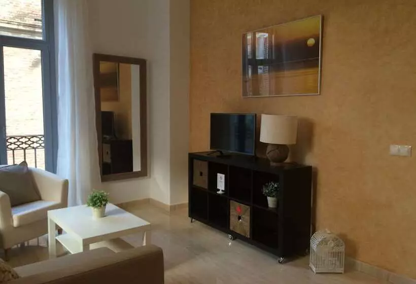 Life Apartments Alameda Colón