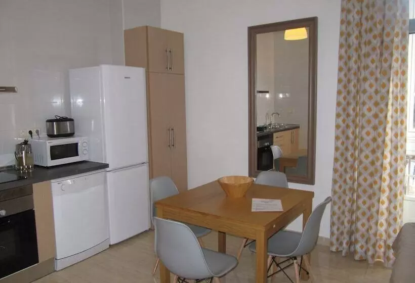 Life Apartments Alameda Colón
