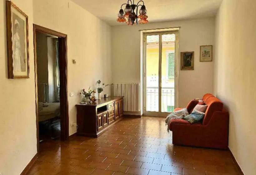 ベッドアンドブレックファースト Cheerful Room, Sharing Kitchen In A Cosy Family Art House, Ideal For One Person Or Couple