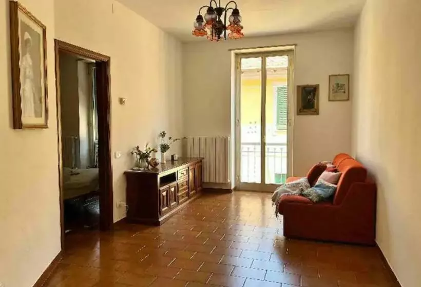 ベッドアンドブレックファースト Cheerful Room, Sharing Kitchen In A Cosy Family Art House, Ideal For One Person Or Couple