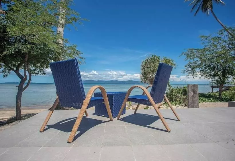 Hotelli Absolute Beachfront Villas