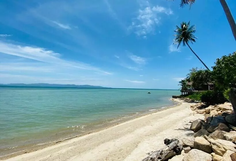 Hotelli Absolute Beachfront Villas