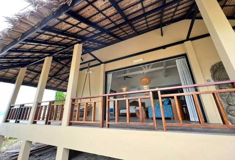 Hotelli Absolute Beachfront Villas