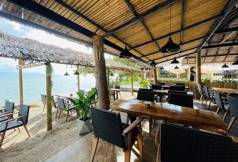 Hotelli Absolute Beachfront Villas