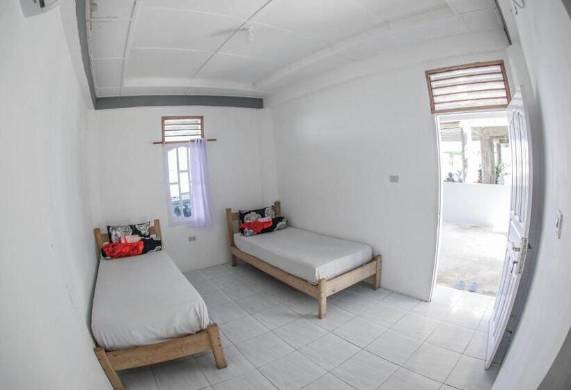 פנסיון Nias Surf Stay