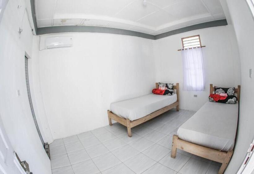 פנסיון Nias Surf Stay