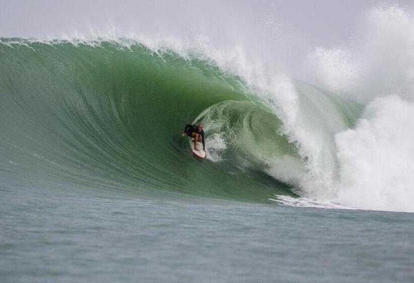 פנסיון Nias Surf Stay