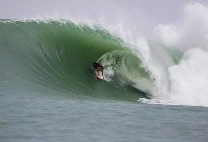 ペンション Nias Surf Stay