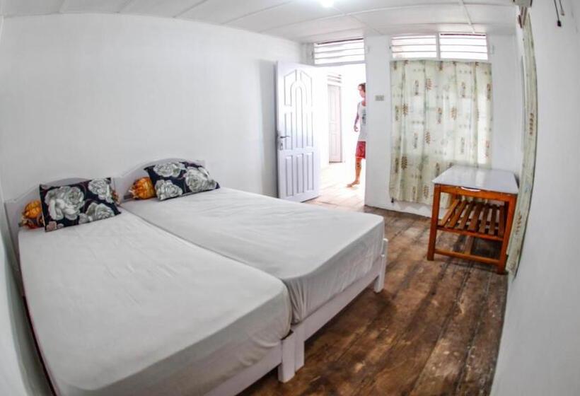 פנסיון Nias Surf Stay