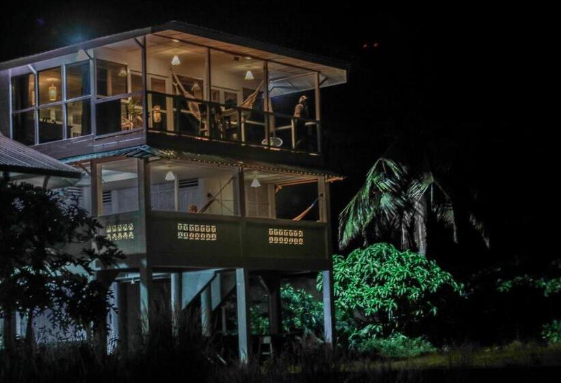 פנסיון Nias Surf Stay