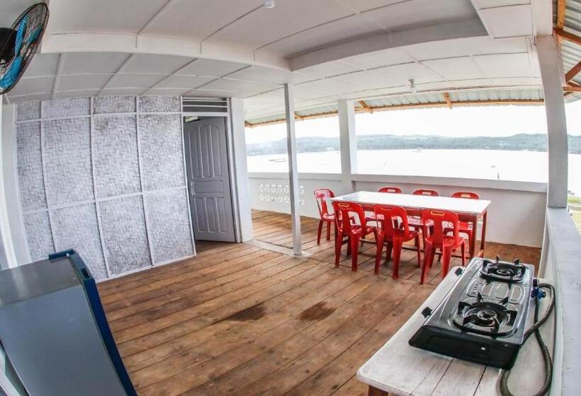 פנסיון Nias Surf Stay