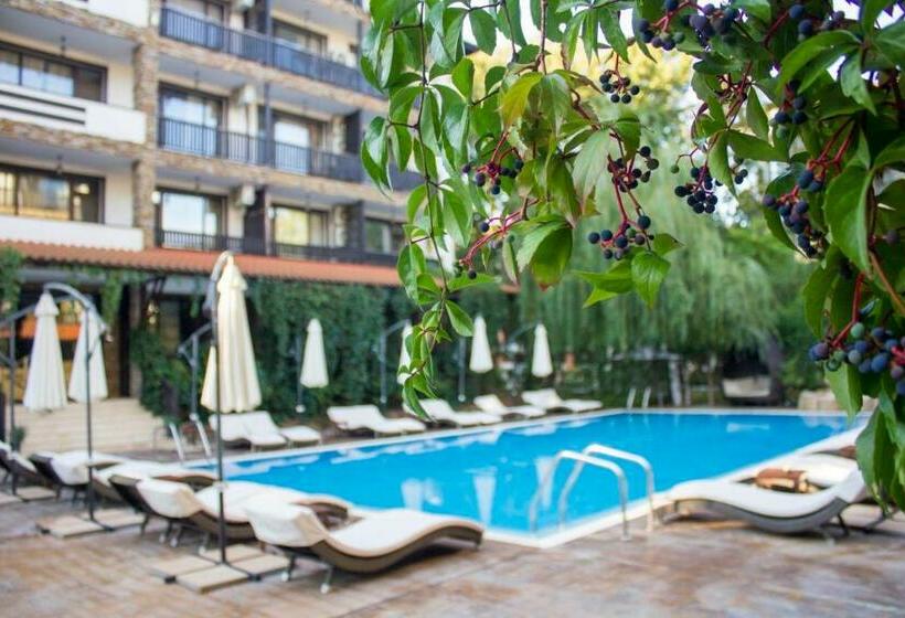 The Green Paradise Apartments