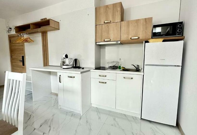 The Green Paradise Apartments