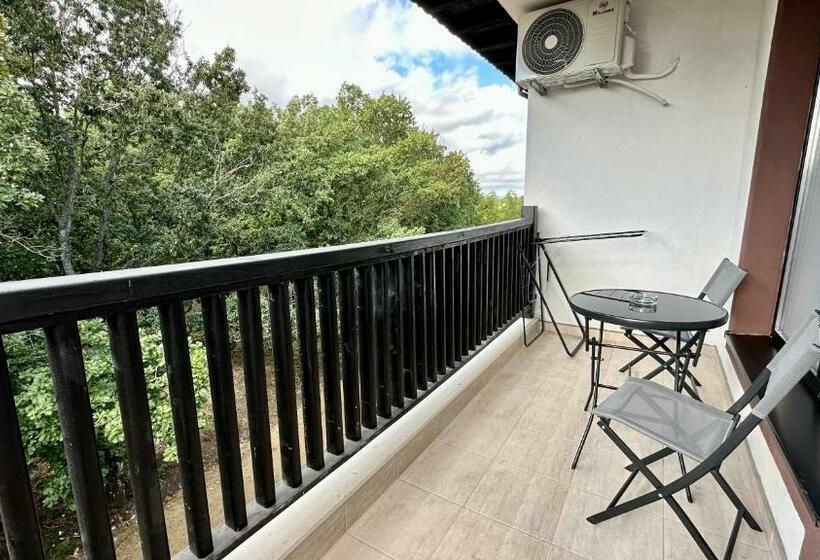 The Green Paradise Apartments