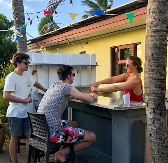 تختخواب و صبحانه Arubiana Inn