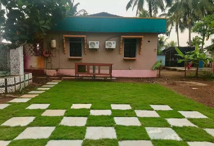 Bricks And Bamboo Hostel