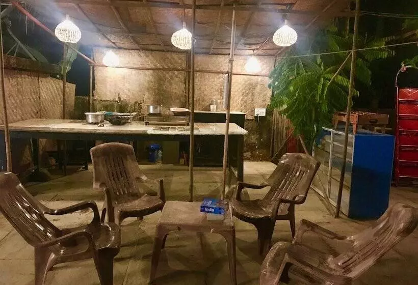 Bricks And Bamboo Hostel