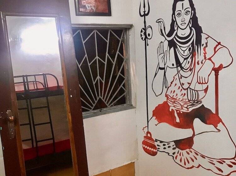 Bricks And Bamboo Hostel