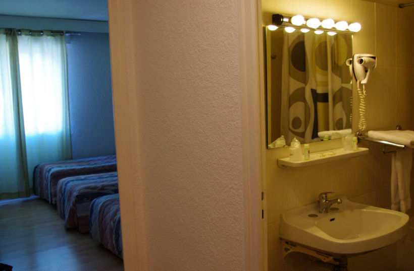 בית מלון כפרי Contact  Belalp