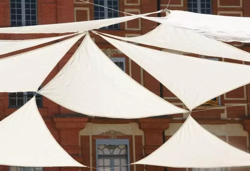 Brit Hotel Confort Montauban