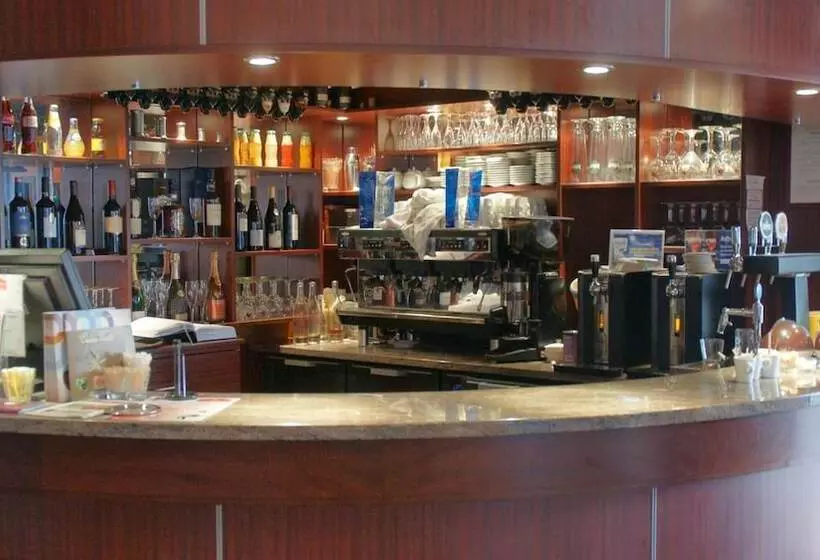 Brit Hotel Confort Montauban