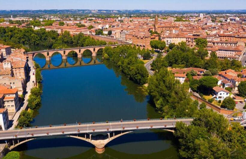 Brit Hotel Confort Montauban