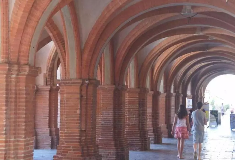 Brit Hotel Confort Montauban