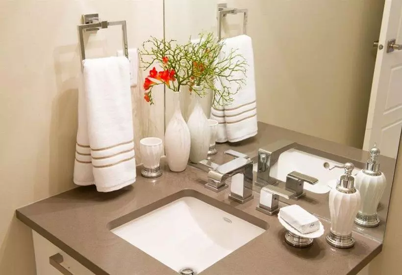 בית מלון כפרי Executive Suites By Roseman - Keynote Towers