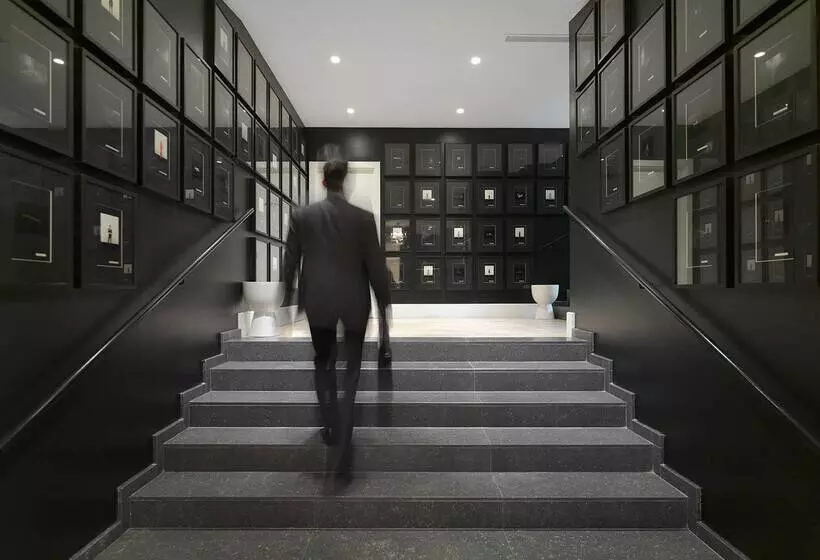 Отель H10 Cubik 4* Sup