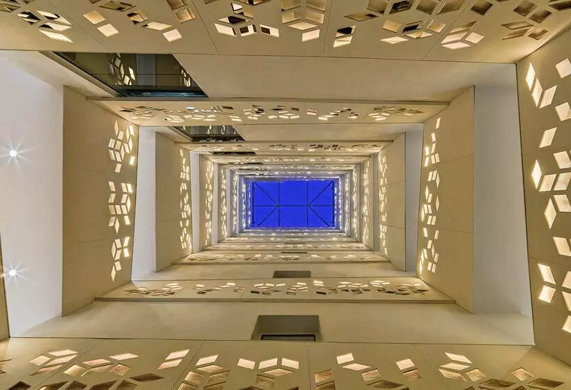 Отель H10 Cubik 4* Sup