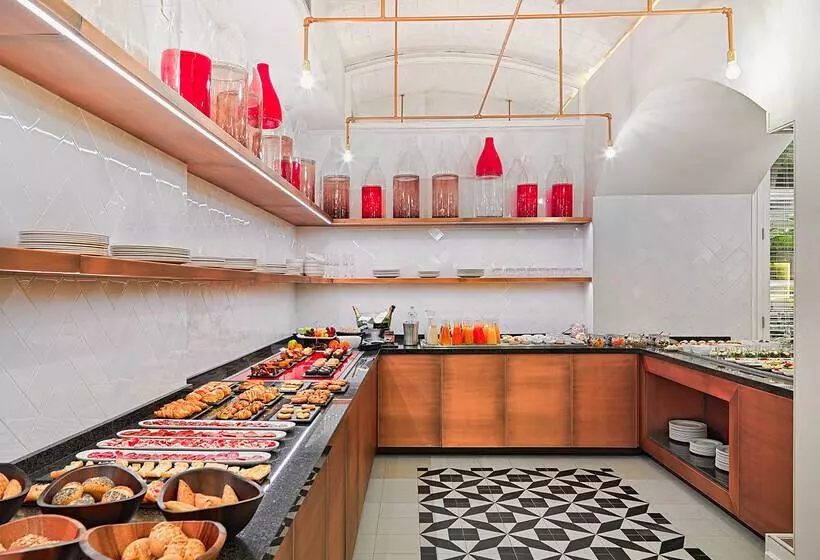 Отель H10 Cubik 4* Sup