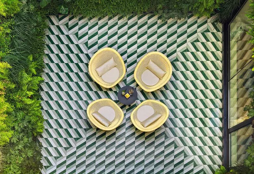 Отель H10 Cubik 4* Sup