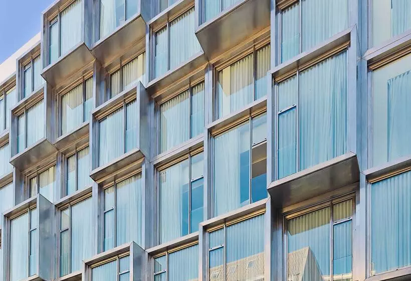 Отель H10 Cubik 4* Sup