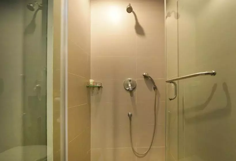 Hotel Oyo Premium Ramavarappadu Circle