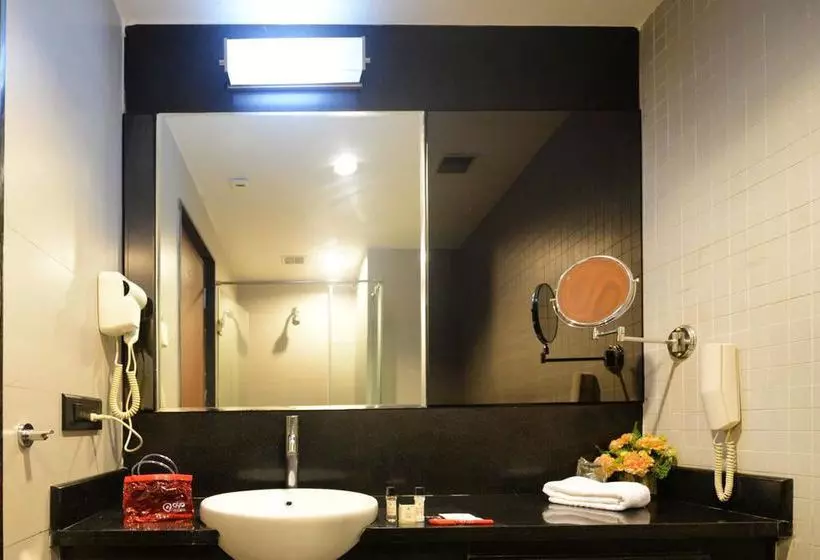 Hotel Oyo Premium Ramavarappadu Circle