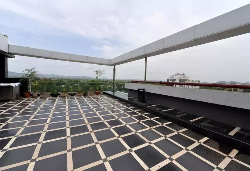 Hotel Oyo Premium Ramavarappadu Circle