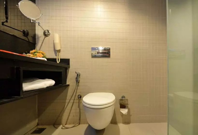 Hotel Oyo Premium Ramavarappadu Circle