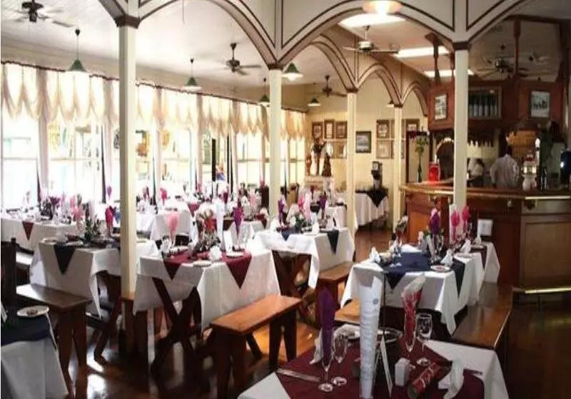 בית מלון כפרי The Royal