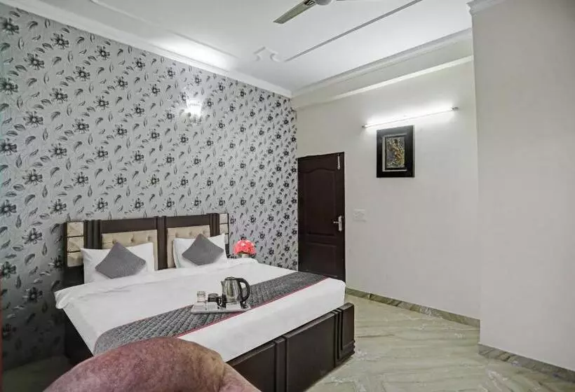 ホテル Townhouse The Premier View Near Iskcon Temple Noida